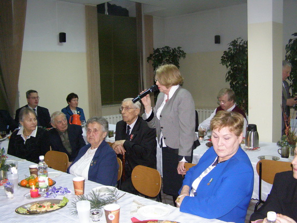 Życzenia składa Maria Piotrowiczowa prezes Łódzkiego Oddziału Stowarzyszenia Wspólnota Polska